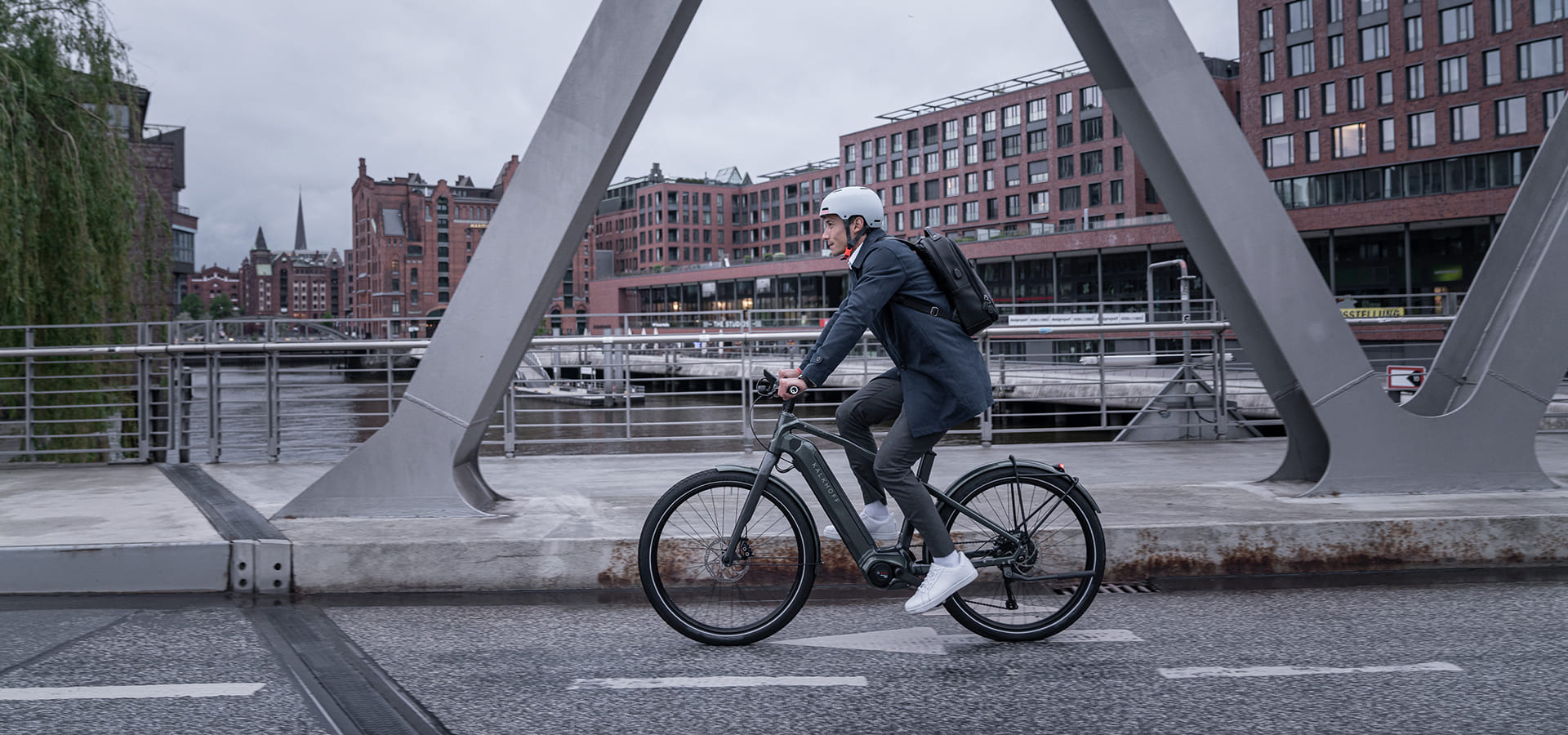 Wir helfen mit unseren E-Bikes!