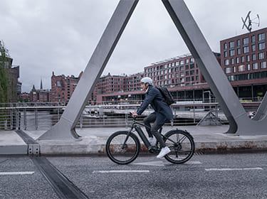 Wir helfen mit unseren E-Bikes!